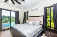 Luxury 5-bedroom villa in west end Roatan with pool