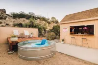 Amazing Desert Retreat + Cowboy tub + Indoor Spa