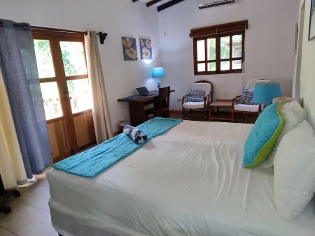 Beachfront Infinity Pool – Direct Private Beach Access – Forest A Tropic Gardens Отели в г. Мунисипаль де Сан Хуан дель Сур