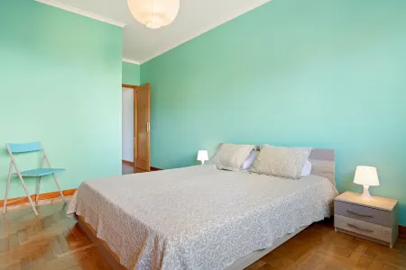 Large and Bright Apartment near the Beach Отели в г. Каниделу