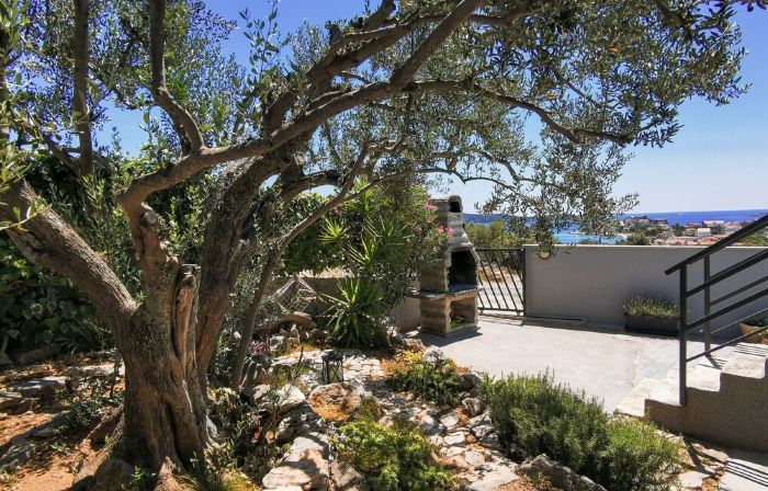 An oasis of tranquility with beautiful ocean views