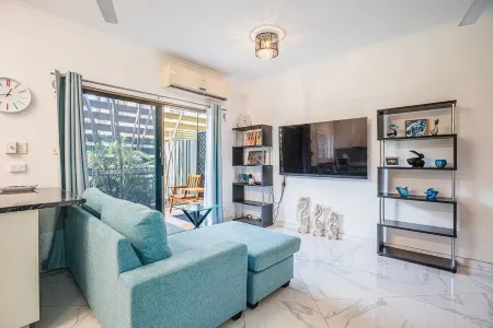 Beautiful Clean 2Bdrm Apartment Отели в г. Рапид Крик