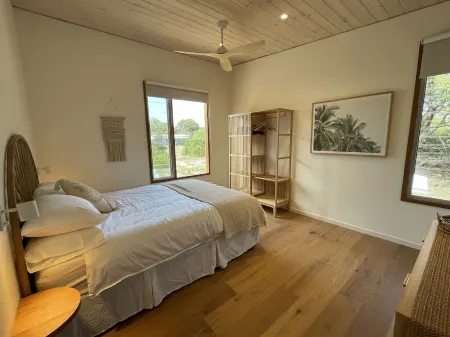 Alloca Beach Shack - Contemporary take on a 1950's beach shack