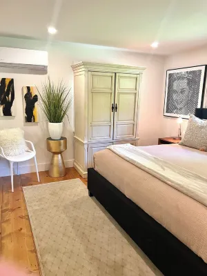 Katama Retreat W Pickle ball Court Hotels in Edgartown