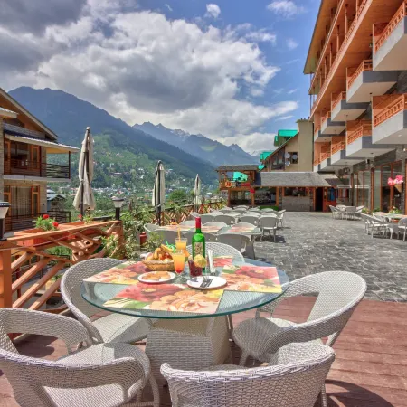 Snow Flakes Resort and Spa Centrally Heated Luxury Resort