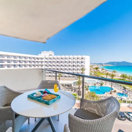 Fantastic 5-storey building with gigantic sea views, 2 bedrooms