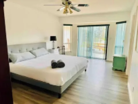 StoneRidge vineyard, view + pool