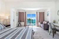 Newly Renovated apartment with swimming pool and ocean view #3