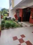 Tranquil Riverside Elegance: Luxury Retreat with Captivating Views by the Ganges