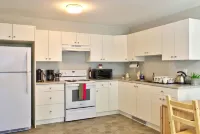 Zen Mountaire retreat, 1 bedroom, 1 bath, private parking
