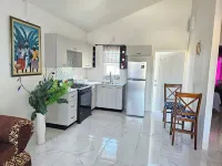 Chillax Portmore. Centrally located, beaches and  restaurants close by.