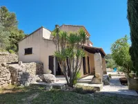 Villa with pool in the heart of olive groves Eglise de la Nativité de Notre-Dame 주변 호텔