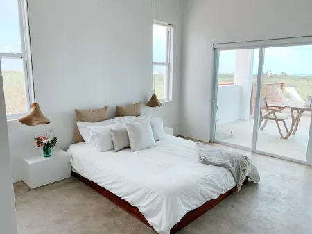 Modern Studio with Great view, Pool, close to beach