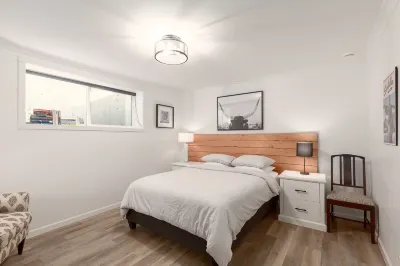 Private apartment in the quiet community of North Vancouver Lynn Valley