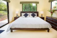 Villa Mariposa - Peaceful and relaxing w/ocean view & WiFi