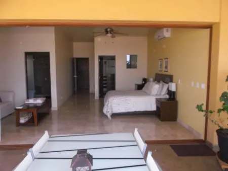 POOL SIDE STUDIO SUITE ONE AT CASA DE SUENOS Отели рядом с достопримечательностью «Puerto Los Cabos»