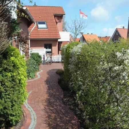 Cozy vacation apartment near the south beach with terrace / dog possible Отели рядом с достопримечательностью «Insel-Camping-Borkum»