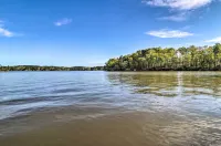 Discover Lakeside Bliss at Jackson Lake! - parking