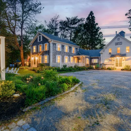 Isaiah Hall Bed & Breakfast Inn