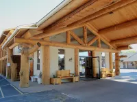 Moose Creek Lodge & Suites Hotels in Park County