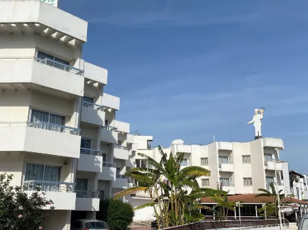 Boronia Hotel Apartments Отели в г. Voroklini