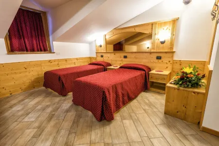 Hotel Ristorante Alla Nave Отели в г. Сегондзано