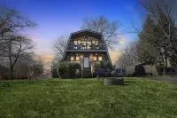 Beautiful Lakeview Chateau With Stunning Views 3 Bedroom Home