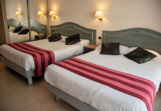 2. 로지 르 생 니..