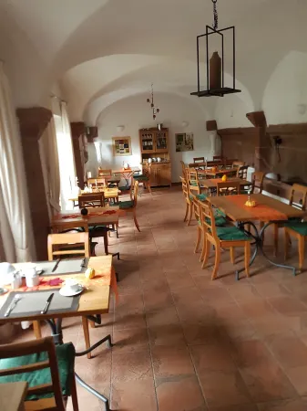 Alter Winzerhof Weisenheim am Berg e.K. Отели в г. Бобенхайм-ам-Берг