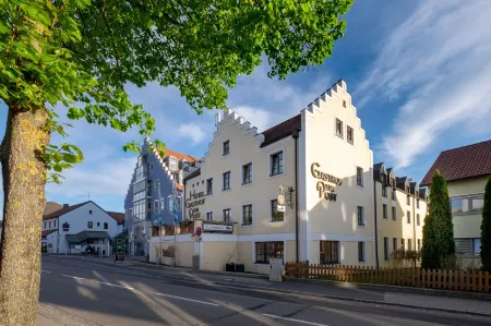 Zur Post Kümmersbruck Hotel & Tiny Houses Отели в г. Урзензоллен