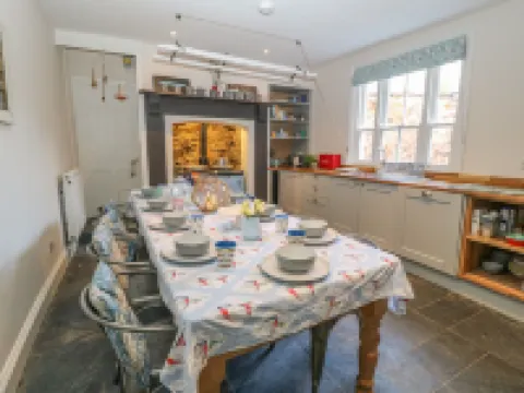 11 Marine Terrace - 4-Star