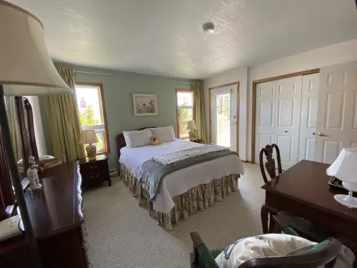 Crown House B&B Hotels in Lake Cowichan