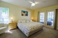 Four Bedroom Comfort  4668 Home by RedAwning - Balkoner