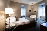 Le Pleasant Hôtel & Café Hotels in Sutton