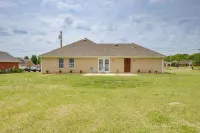 Patio & Spacious Yard: Home in Athens - 3-Star