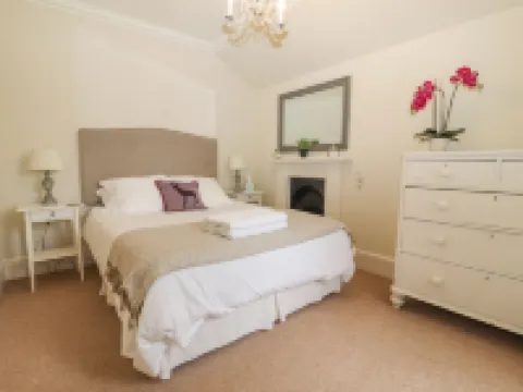 Cook's Flat Hotels in Wrexham