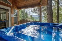 Das Tree Haus 1 Bedroom Home by NW Comfy Cabins by RedAwning