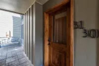 Ski in Out Lift 7! Deck, Hot Tub, Garage Parking Condo - 3 stjerner