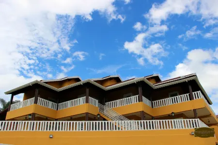 Chalé Recanto Monte Sinai Отели в г. Эстрема