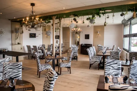 Logis Hôtel la Bastide des Oliviers Отели в г. Монтейраль