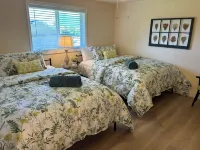 Beautifully Renovated Sleeps up to 8 in East Medford