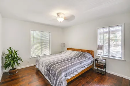 5 Mi to Coast: Centrally Located Long Beach Home!