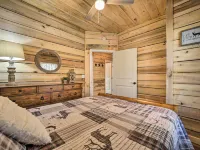 Modern Cabin w/ Fire Pit < 3 Mi to Trails! Hotels in Boyd