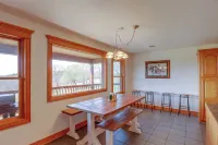 Mountain Views and Shared Pool Ozarks Family Home - Homestays
