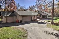 Cabin w/ Fire Pit & Movie Room, 1 Mi to Lake - Wifi