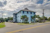 Cloud 9 on the Gulf, 1 Mi to Beach Pet Friendly -  Ferienwohnungen