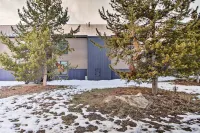 Cozy Big Sky Studio ~ 1 Mile to Mtn Village! - Kitchens