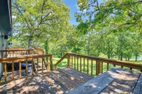 Vibrant Kimberling City Hideaway w/ Private Deck! Hotels in Ruth B City Township