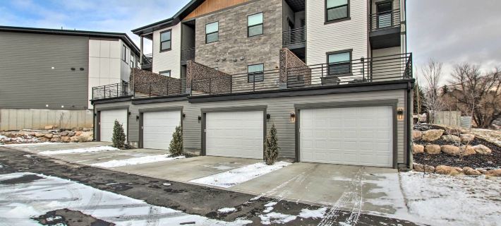 Modern Mountain Escape Near Slopes, Lakes and Trails Hotels in Weber County