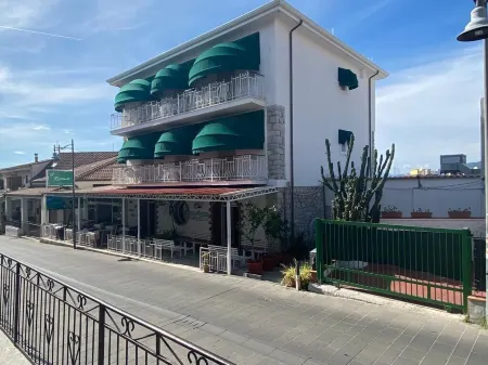 Cinquestelle Albergo del Centro Storico Отели в г. Палинуро